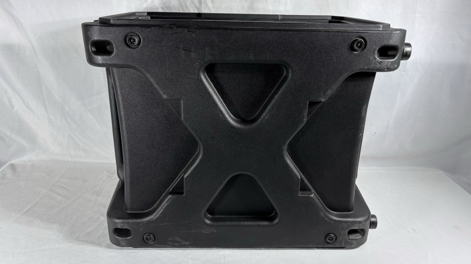 SKB 4U Shock Mount Rack. 20”Deep. 28x28x16”.