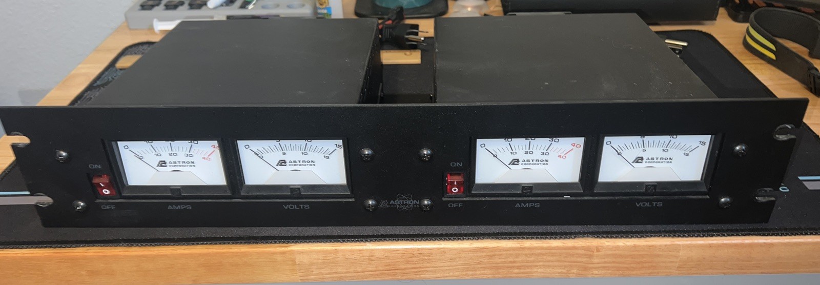 Hard to find - Astron SRM-30M-AP-2 - 2 x 13.8V DC Power Supplies - Ham radio