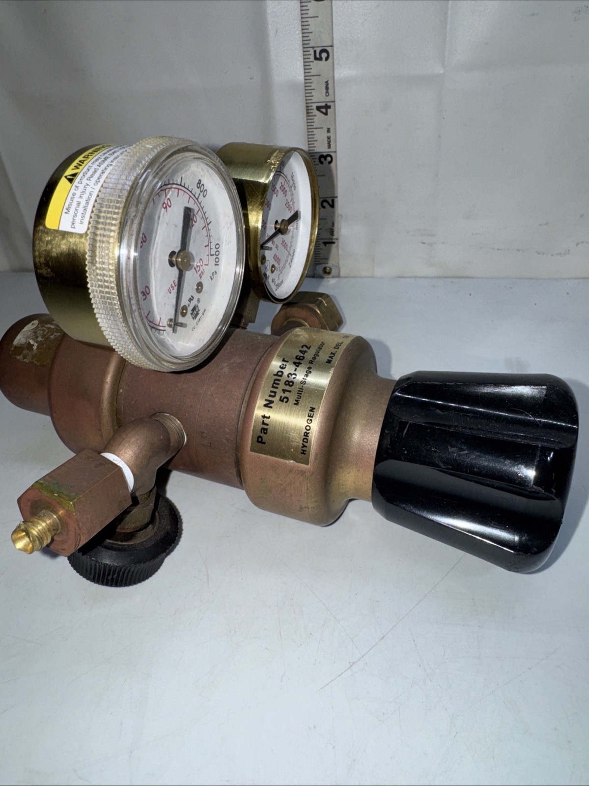 AGILENT 5183-4642 MULTI-STAGE REGULATOR. Placarded "Hydrogen”