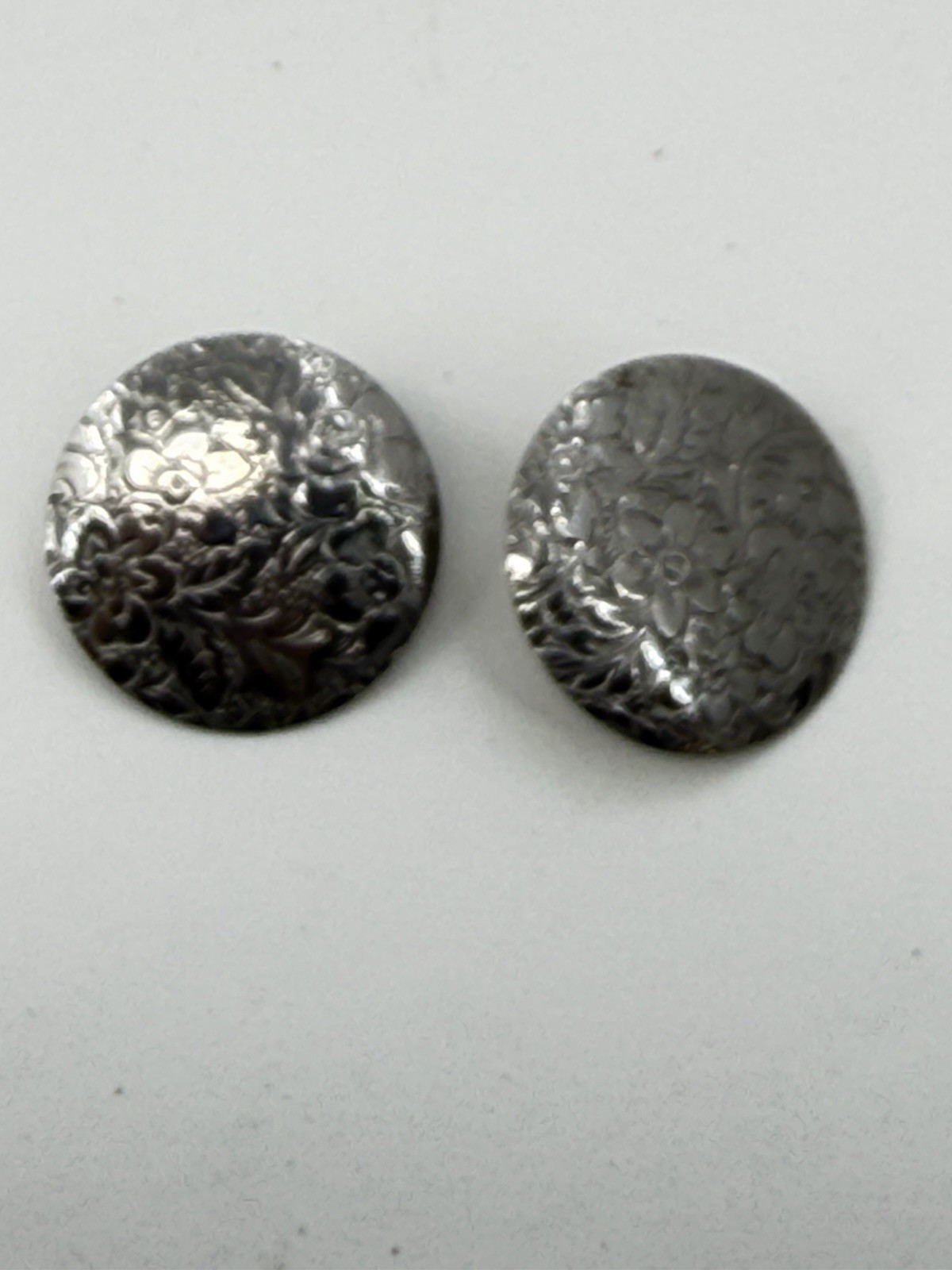 Vintage Silver Tone Floral Etched Lightweight Metal Pierced Earrings Flowers