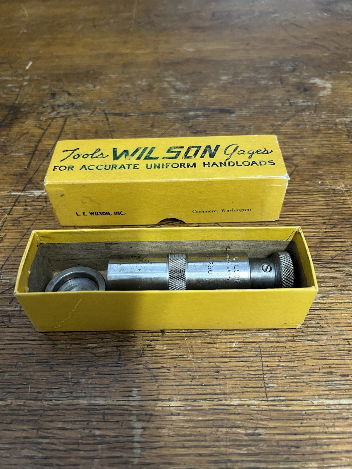 L.E. Wilson Chamber Type Bullet Seater Die 22-250 Remington w Original Box