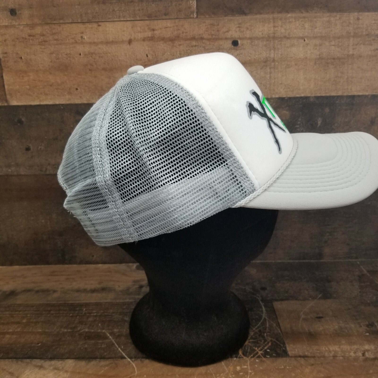 X-Treme Baseball Cap Snapback one size Grey and White Mesh Back