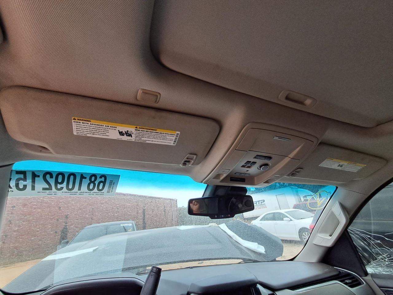 YUKONXL15 2016 Glove Box 4834620
