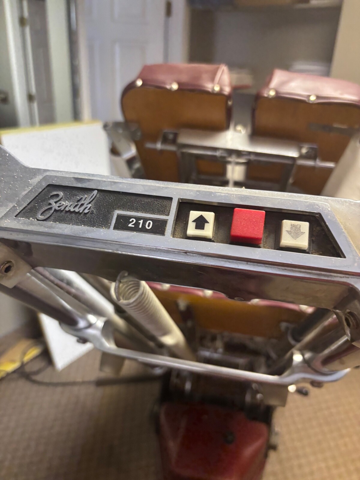 Zenith 210 HiLo 1st gen Chiropratic table