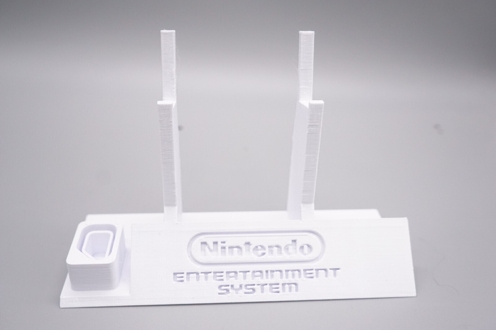 Controller Holder Display for NES Nintendo Entertainment Sys Controllers *White*