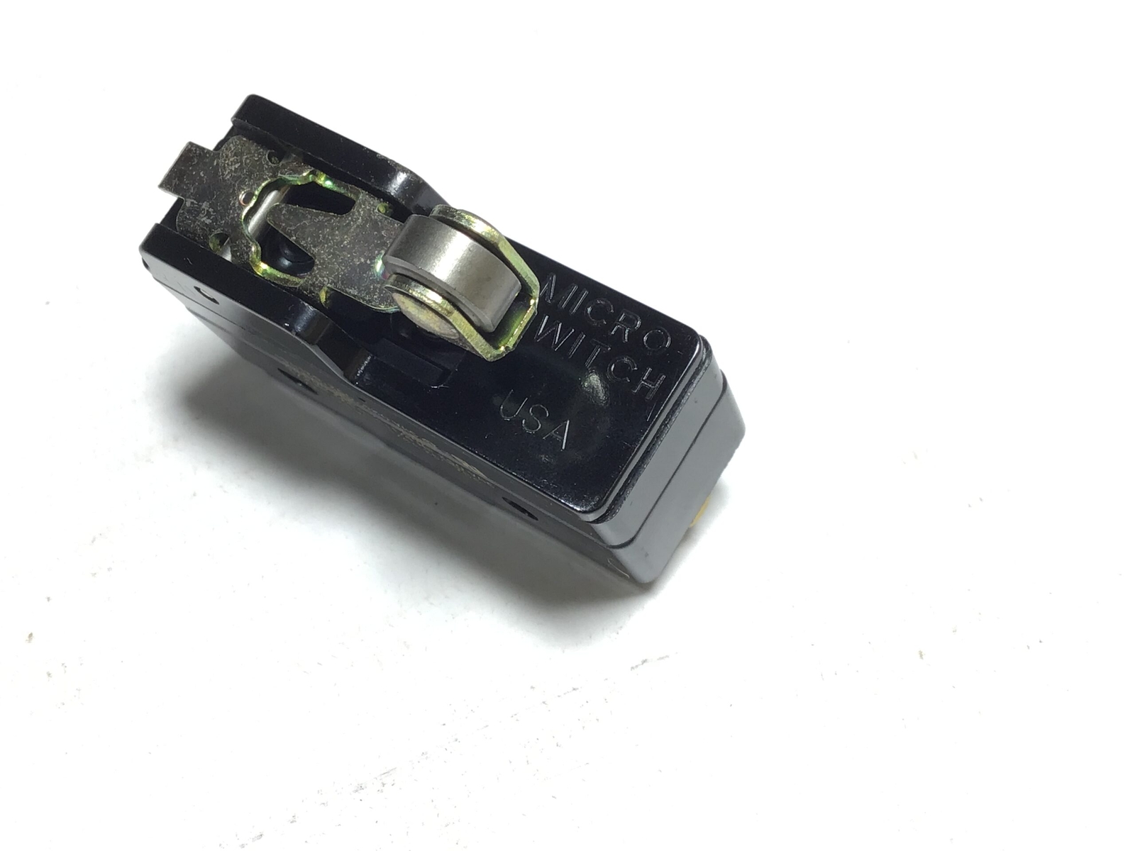 Honeywell BZ-2RW822-A2 Roller Lever Actuated Micro Switch