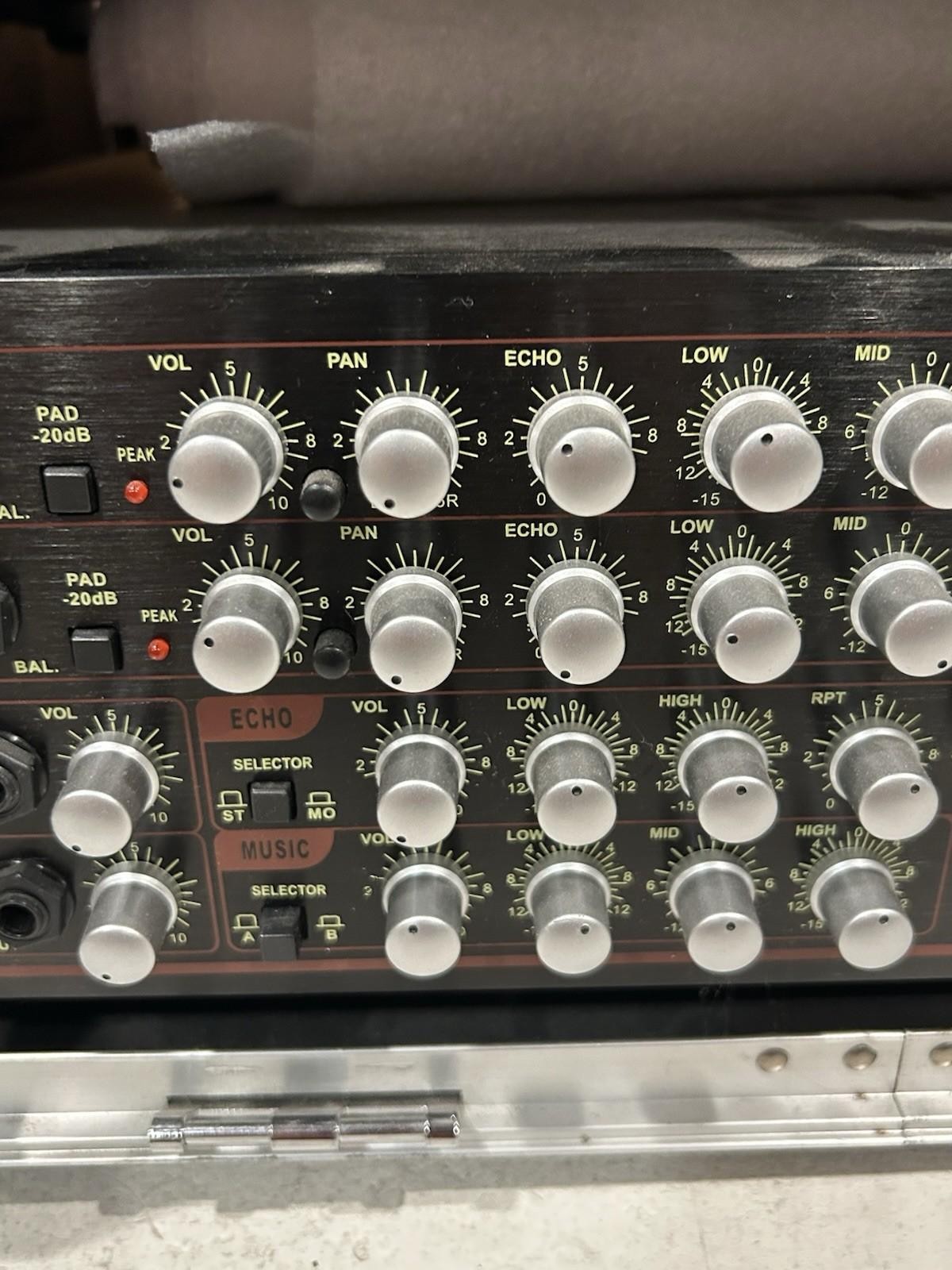 RSQ DA-200 EQ 4 Channel Mixing Studio Amplifier