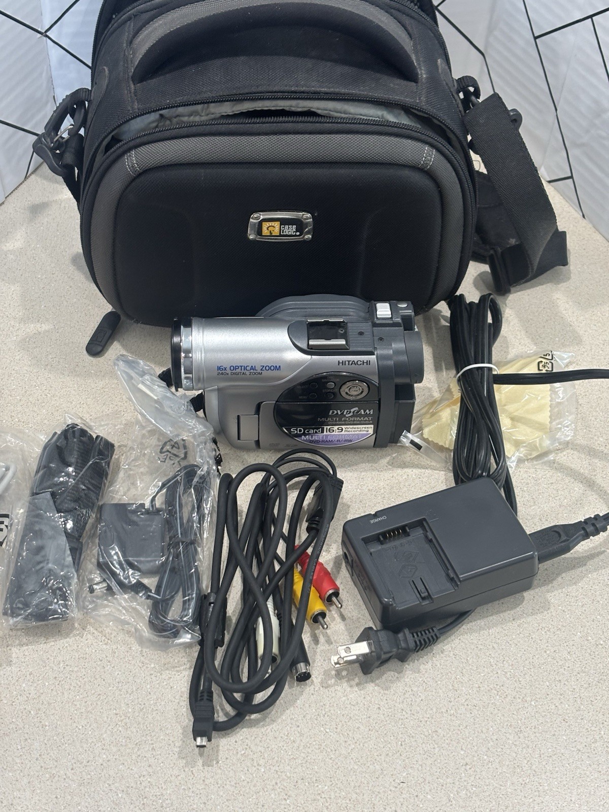 Hitachi DZ-MV750MA DVD Camcorder w/16x Optical Zoom Tested & Working Bundle