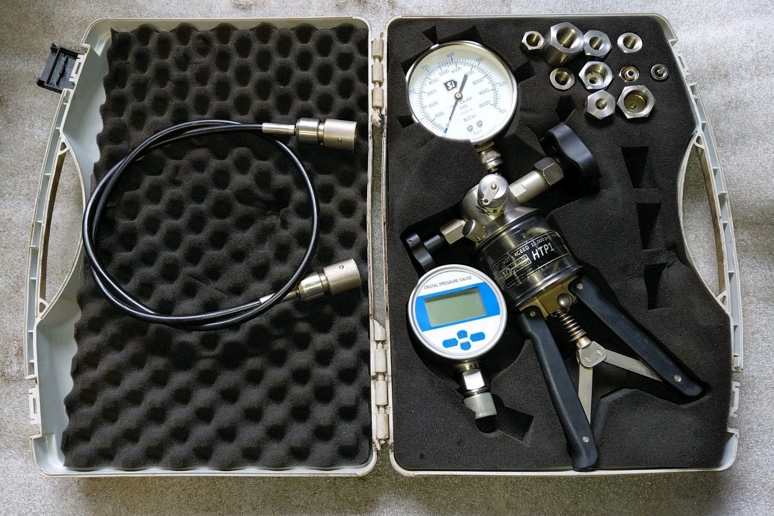SI HTP1 PRECISION HANDHELD PUMPS FOR PRESSURE AND VACUUM CALIBRATION 0-700 BAR