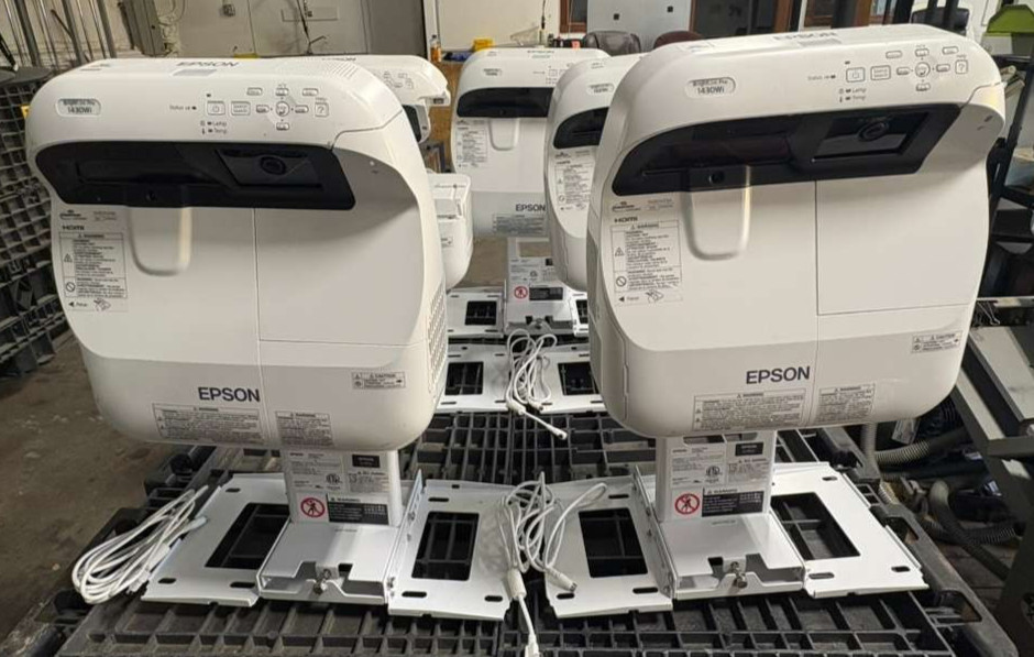 QTY 5 Epson Bright Link Pro 1430Wi Projector w/ Cables & Setting Plate ELPMB43