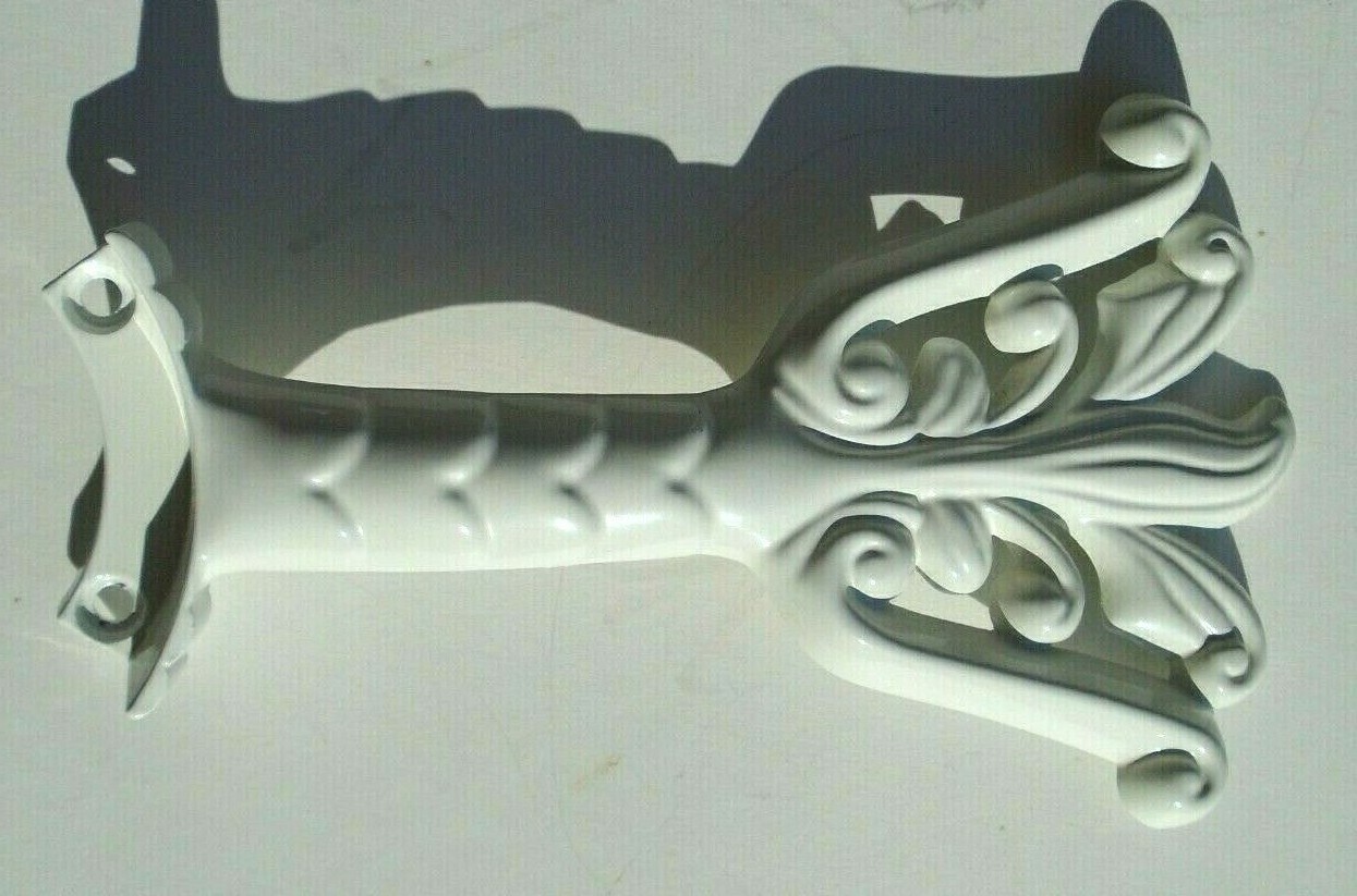 Replacement White Enamel Ceiling Fan Blade Arm Bracket, used