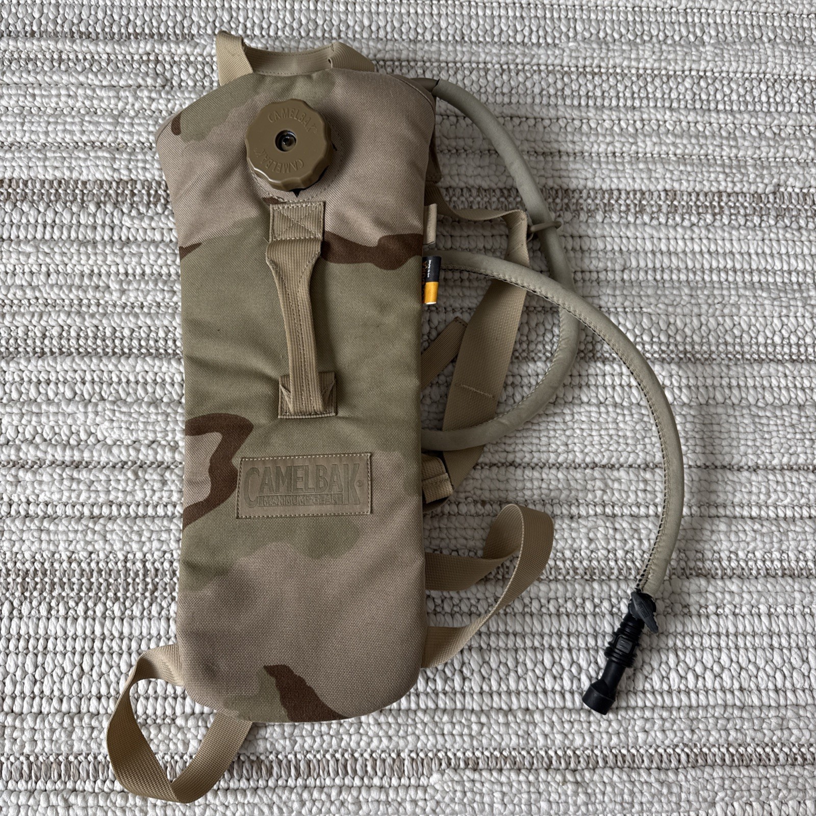 CamelBak Desert Hydration CAMO Carrier Pack Pouch USGI Army 70oz