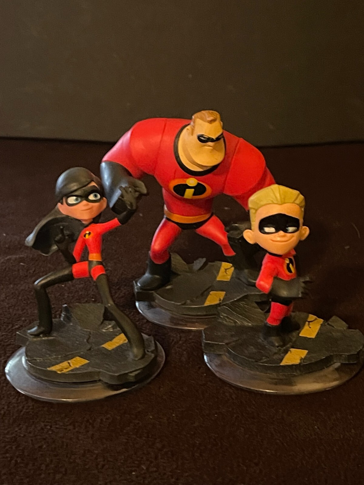 Disney Infinity The Incredibles Family Lot W/Captain Jones mistake