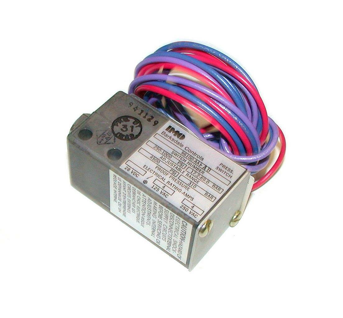 New Barksdale  96100-AA  Pressure Switch  28 VDC 4 Amp