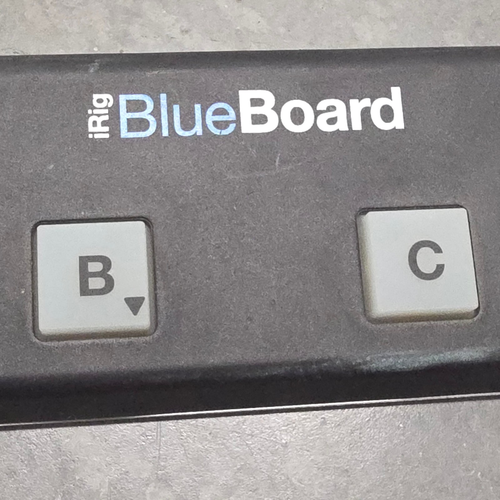 IK Multimedia iRig BlueBoard Bluetooth MIDI Pedal Board Controller Tuner USED