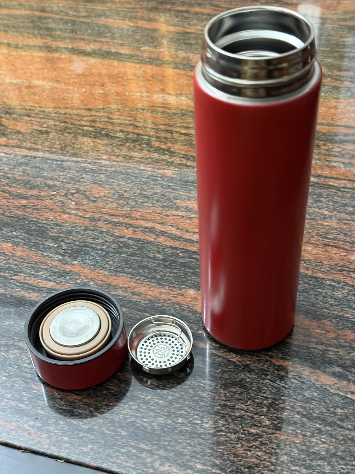 Smart Water Bottle with LED Temperature Display – Hot & Cold) – 500ml Red