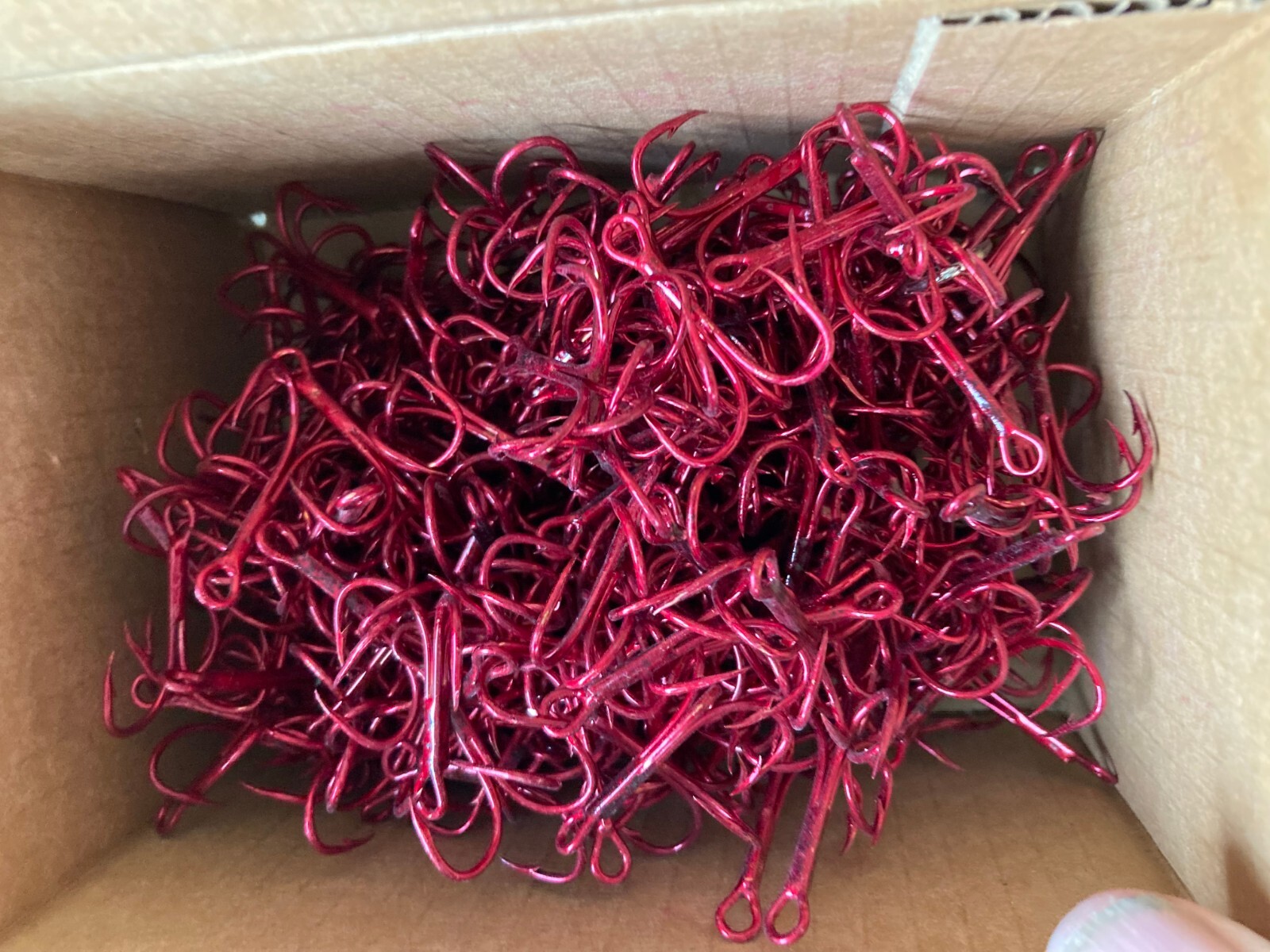 30 Eagle Claw L374RM Red Curved point beak  treble #1/0 3X  replacement hooks