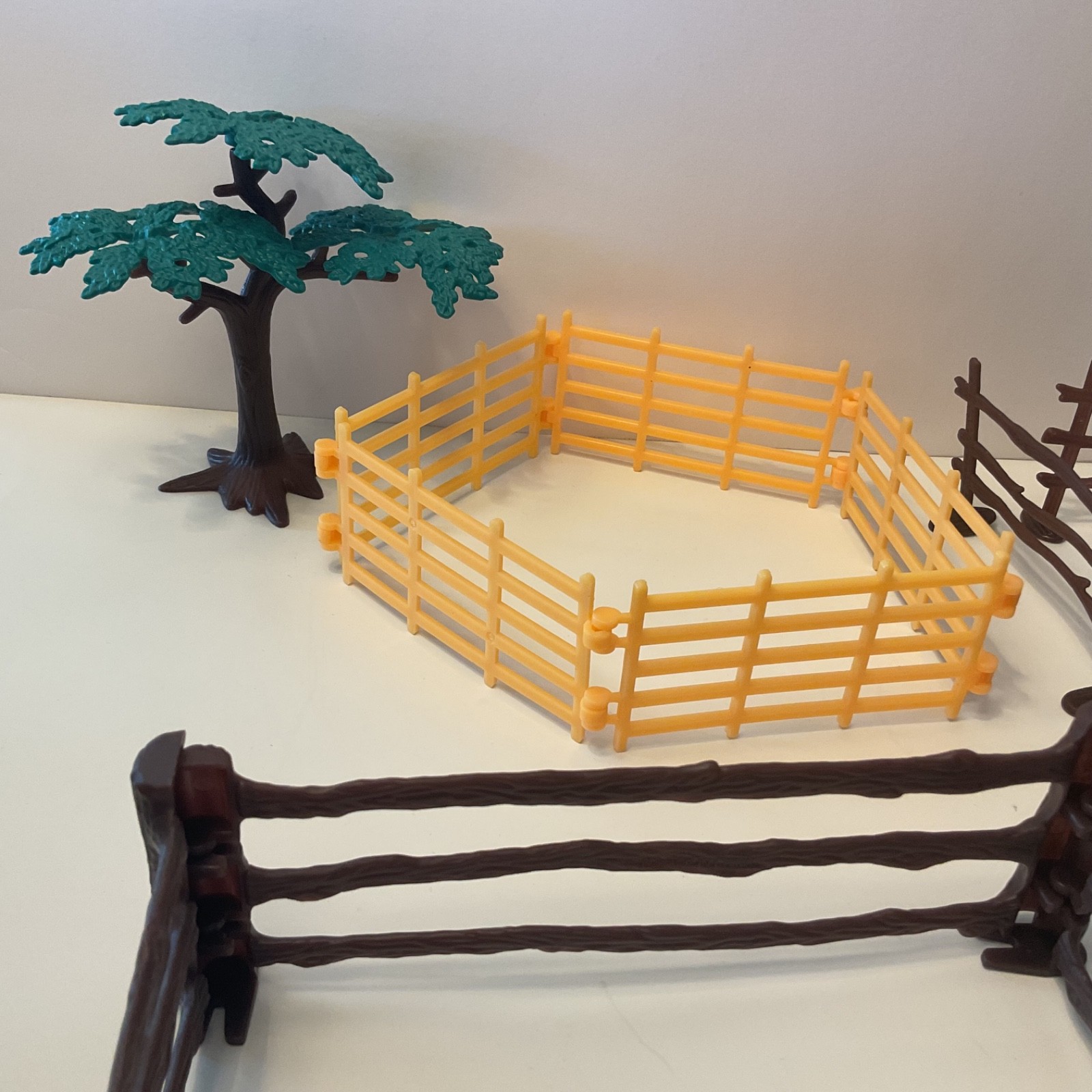 Farm Animal Plastic Fences 3 Different Sets Yellow & Brown with Tree