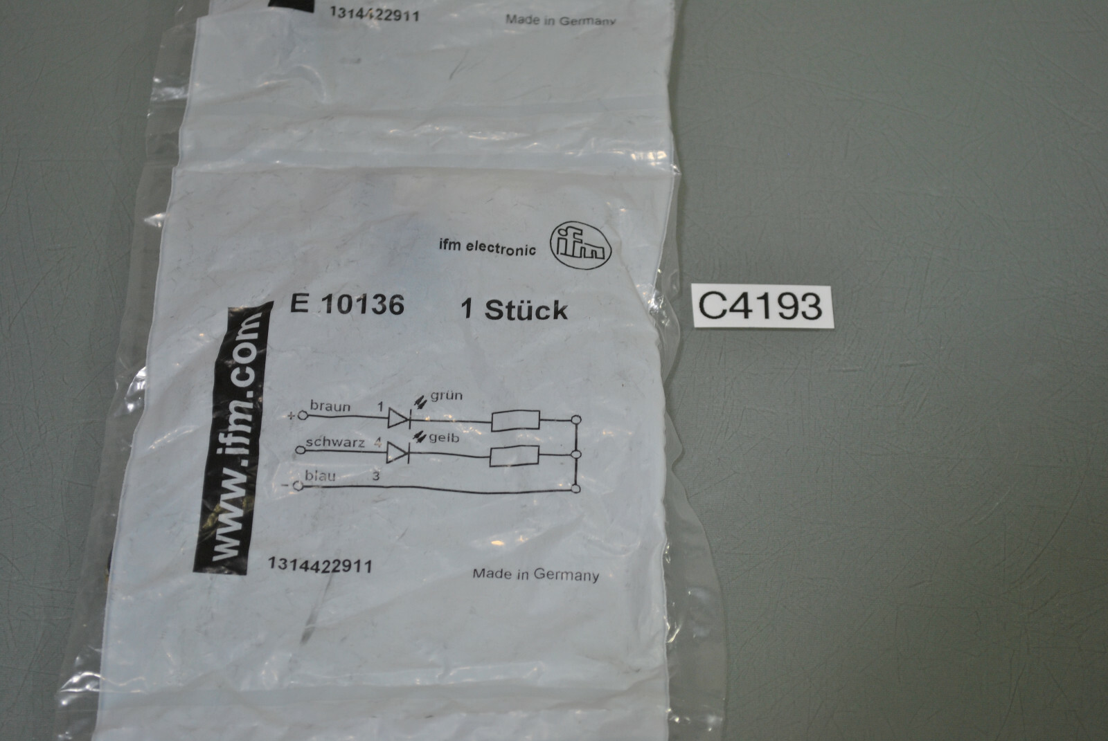 IFM Electronic E10136 Connector Female *bundle 4 pieces* (C4193-R59)