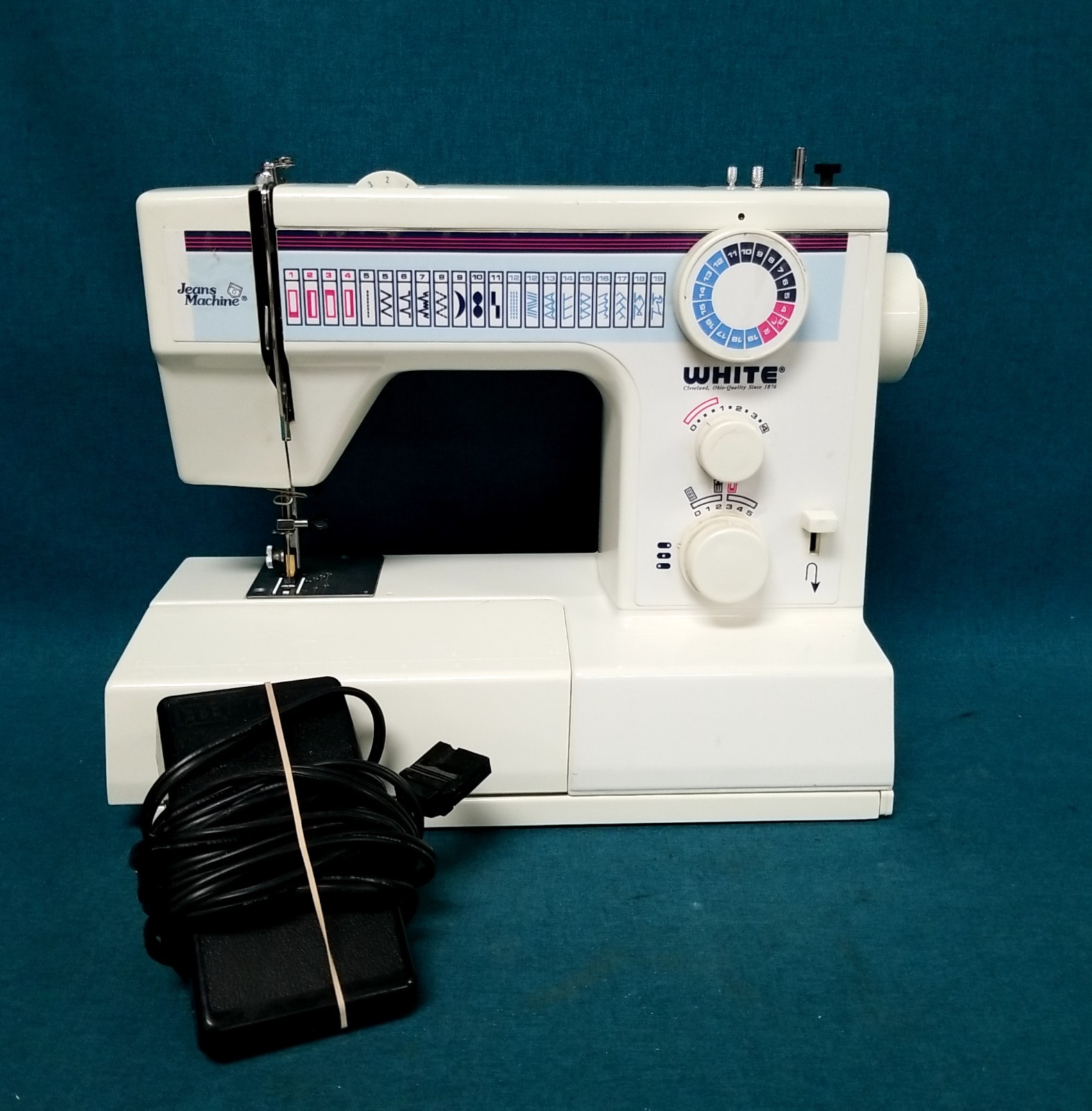 White Sewing Machine "Jeans Machine" #1899 Zig Zag Tested Works! W/Pedal