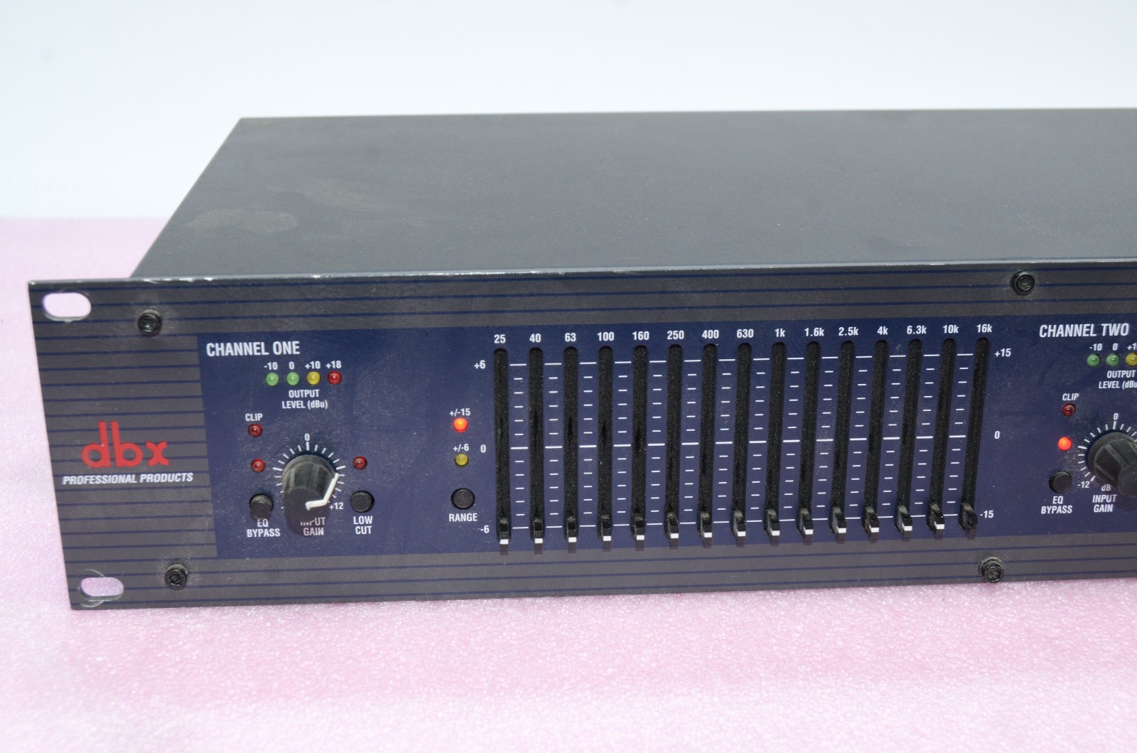 DBX PROFESSIONAL PRODUCTS 2 CHANNEL 1215 GRAPHIC EQUALIZER T8-E10
