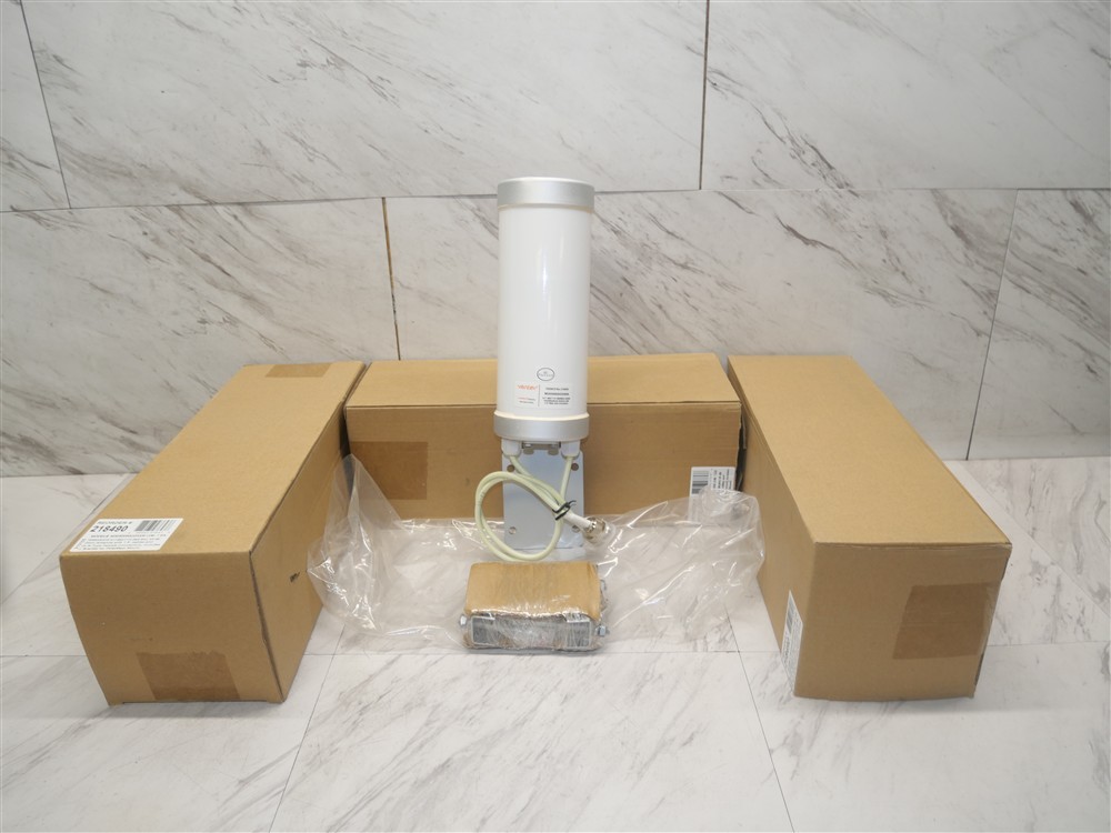 3 x Antenna 5G/ LTE Ventev 617-906/1710-3800MHz Omni 8" x 3" M3030050O20006!