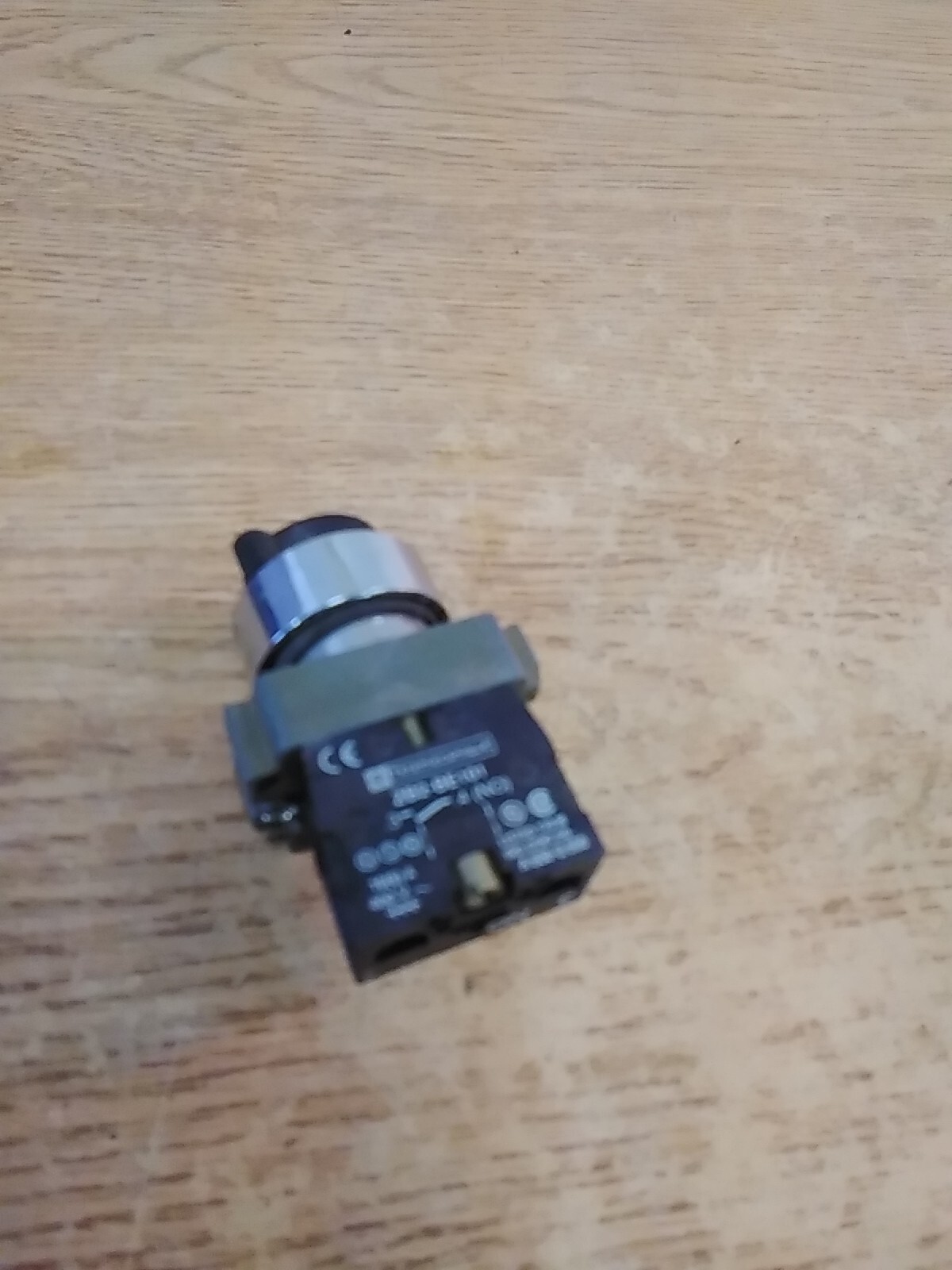 Telemecanique ZB2-BE101 Black Locking Selector Switch "NO KEY"