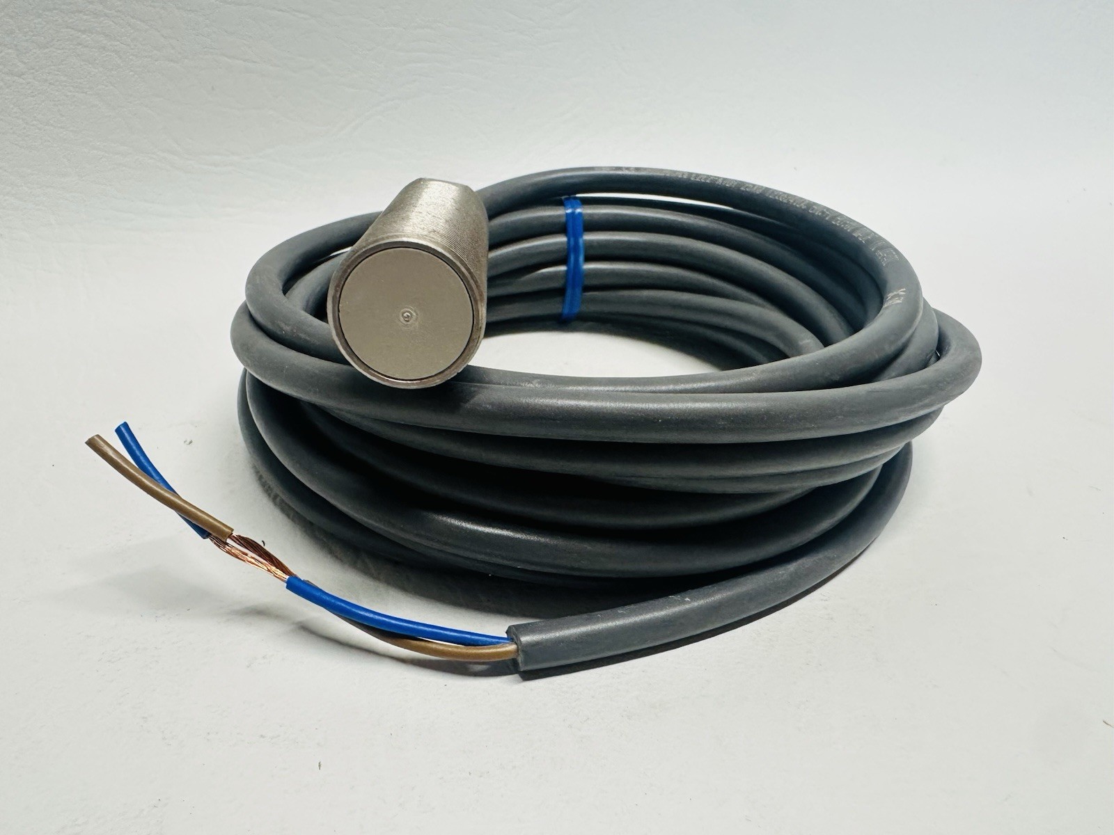 NEW Omron E2E2-X7D1 Proximity Sensor