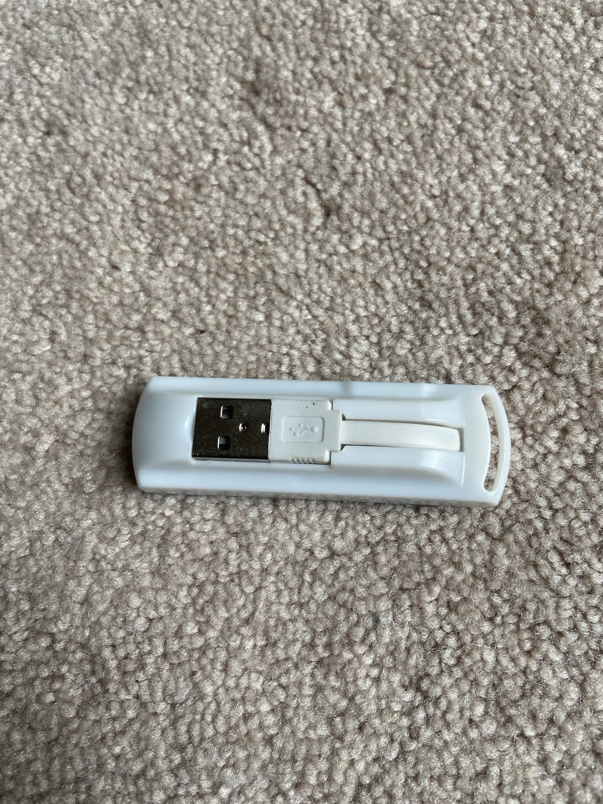 USB Multi-Card Reader SD/SDHC/MicroSD/MiniSD/Memory Stick + 8GB SDHC