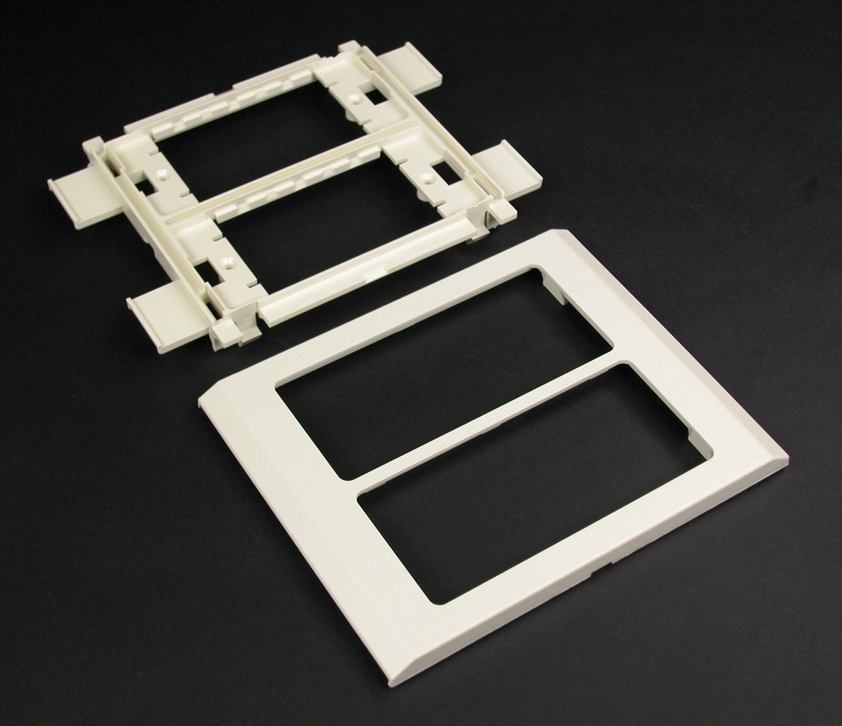 WIREMOLD V4050 Ivory Device Mounting Bracket & Trim Plate