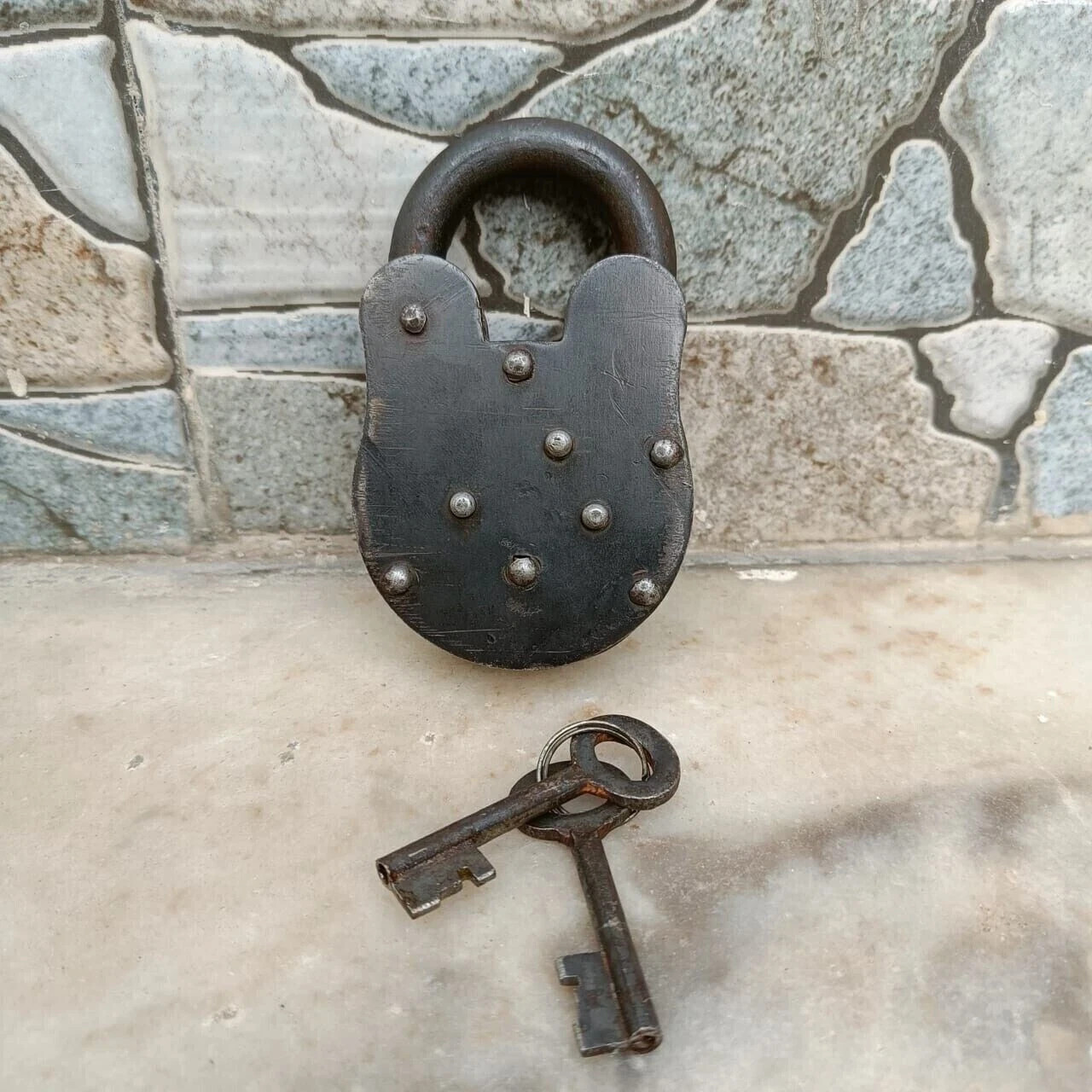 Yuma Territorial Prison Working Cast Iron PadLock Keys Rusty Antique lock 2 keys