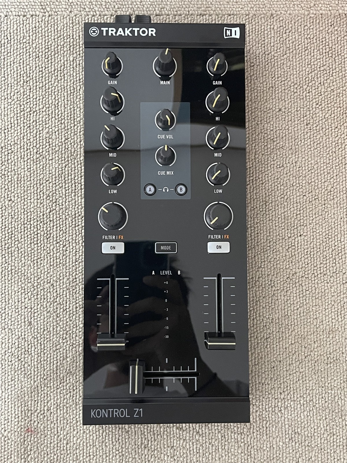 Native Instruments Traktor Kontrol Z1 DJ Mixer Audio Interface Boxed Tested