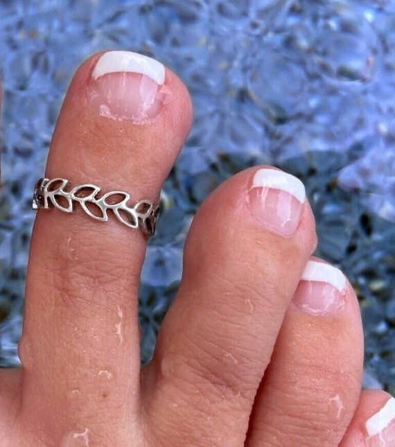 Womens Daily Use Solid Metal Adjustable Leaf Band Foot Toe Ring 925 Silver
