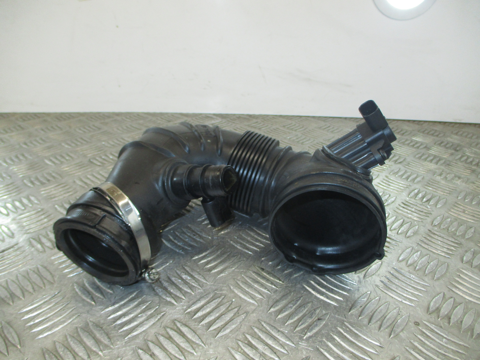 2011 Mercedes E220 2.1 Diesel 651.924. Air Intake Pipe 88K