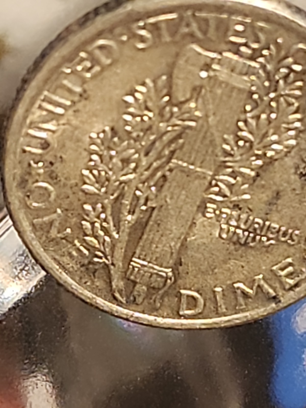 1917-P Mercury Silver Dime Great Condition FB - Full Split Bands