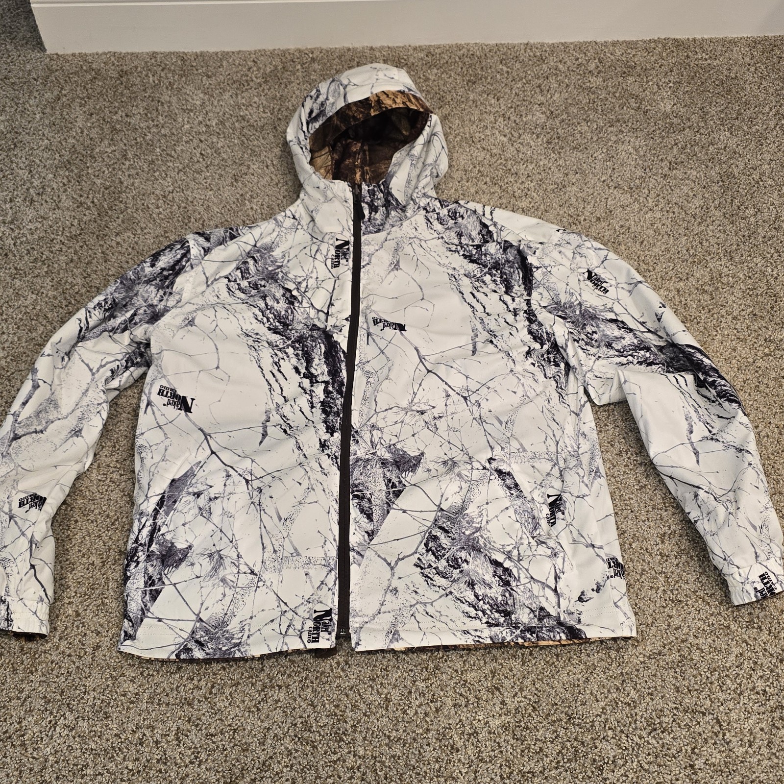 Gamehide Windproof Jacket Reversible Naked North Snow Camo. Size L NWOTs