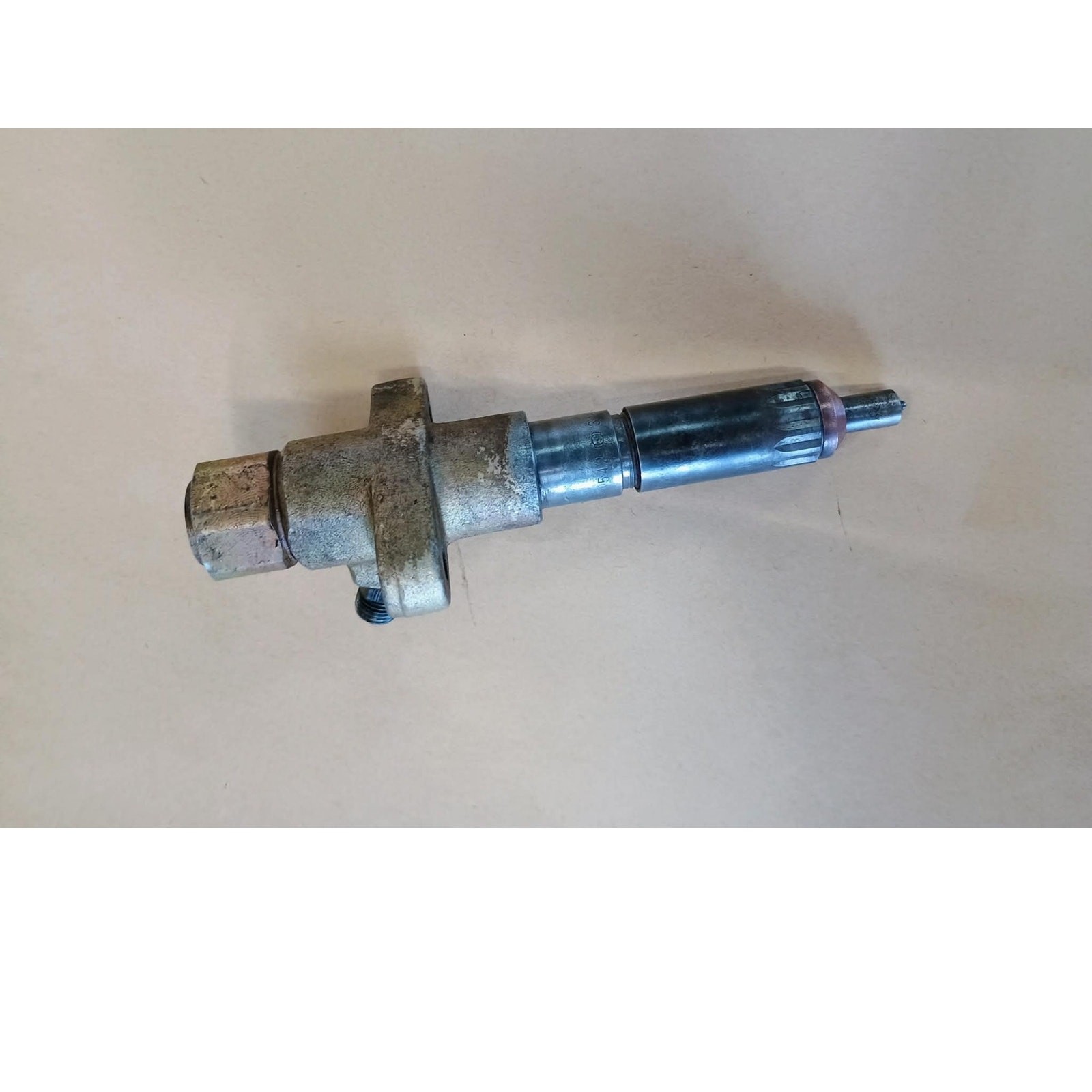 White 2-65, Isuzu 4-235 Injector nozzle assembly cores 33-0056480 Used (S0071)