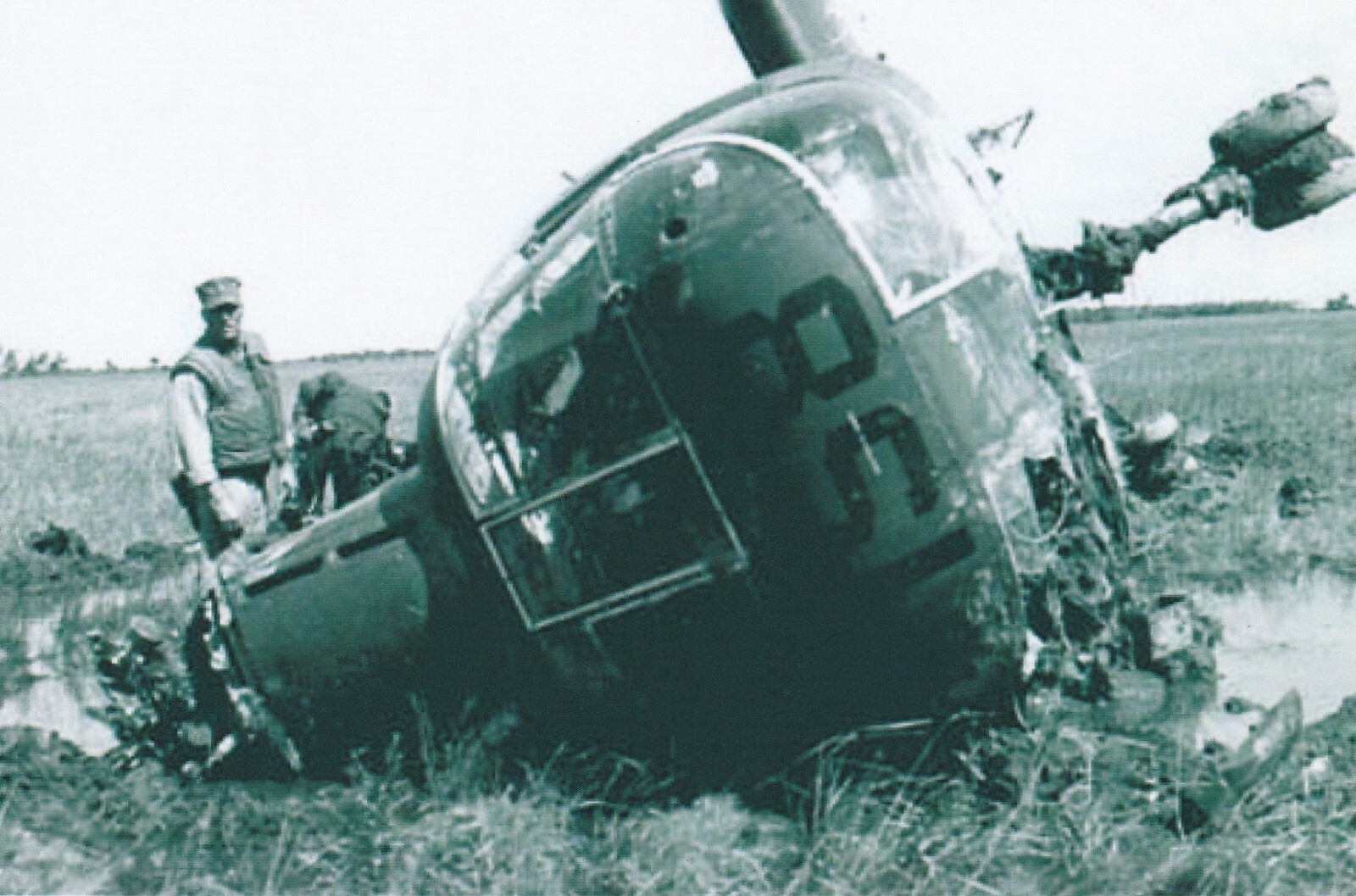 Vietnam  War  Photos --   Crashed CH-47 Chinook