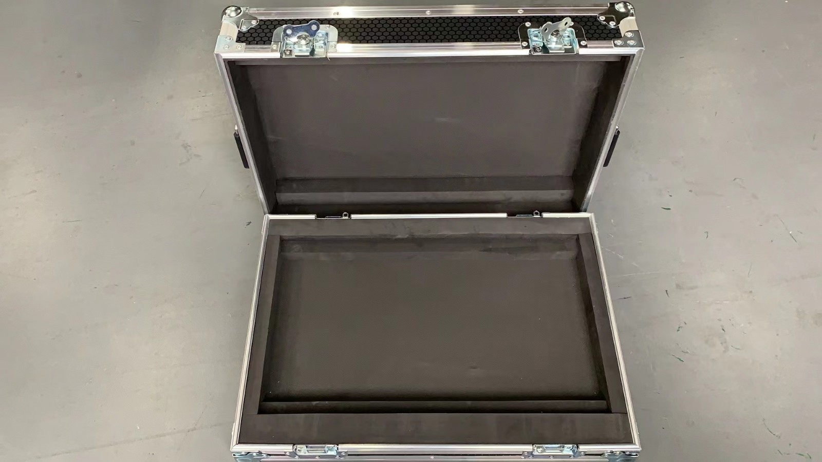 empty case road case for Command Wing 3 desk on pc MA3