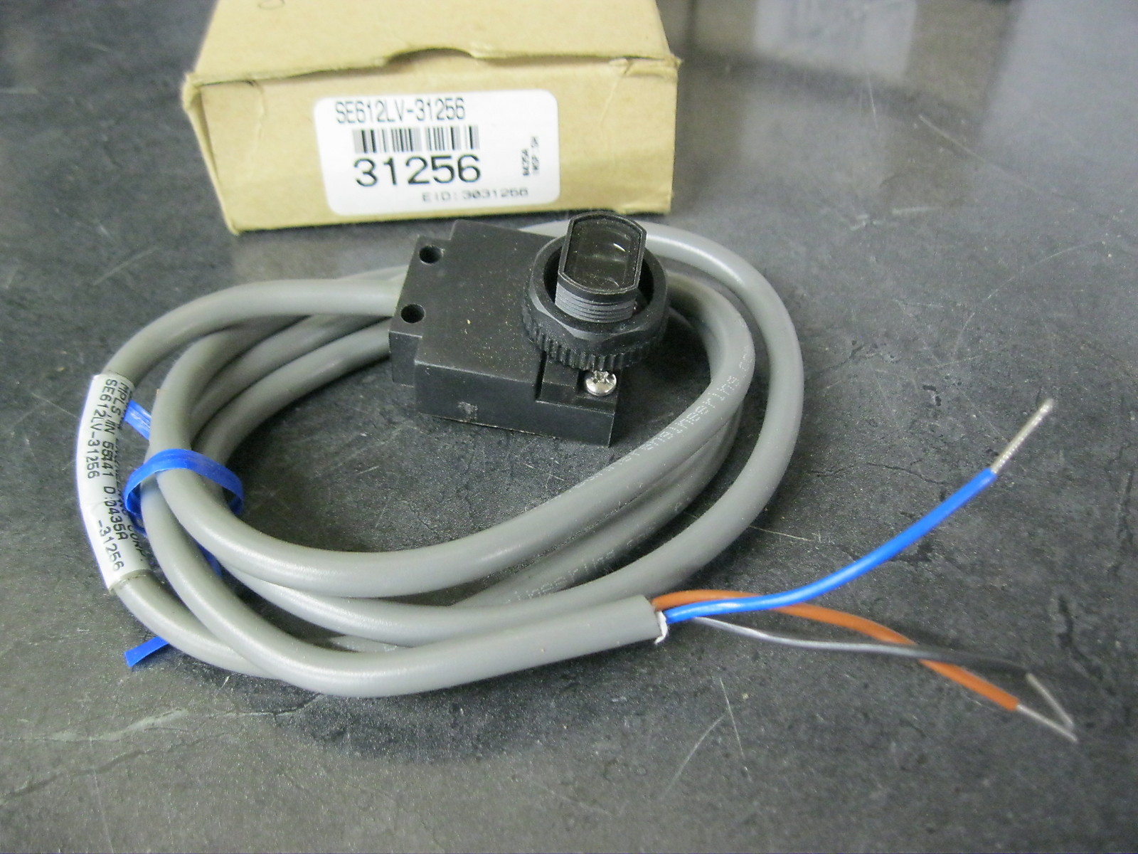 BANNER 31256 ECONO-BEAM SE61 Series SE612LV-31256 NPN OUTPUT SCANNER 3' Cable