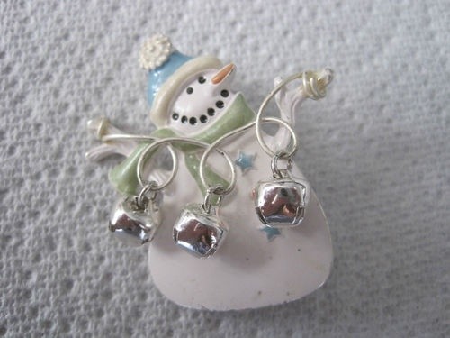 Avon Snowmen Pin with bells..New no box. Fast Shipping