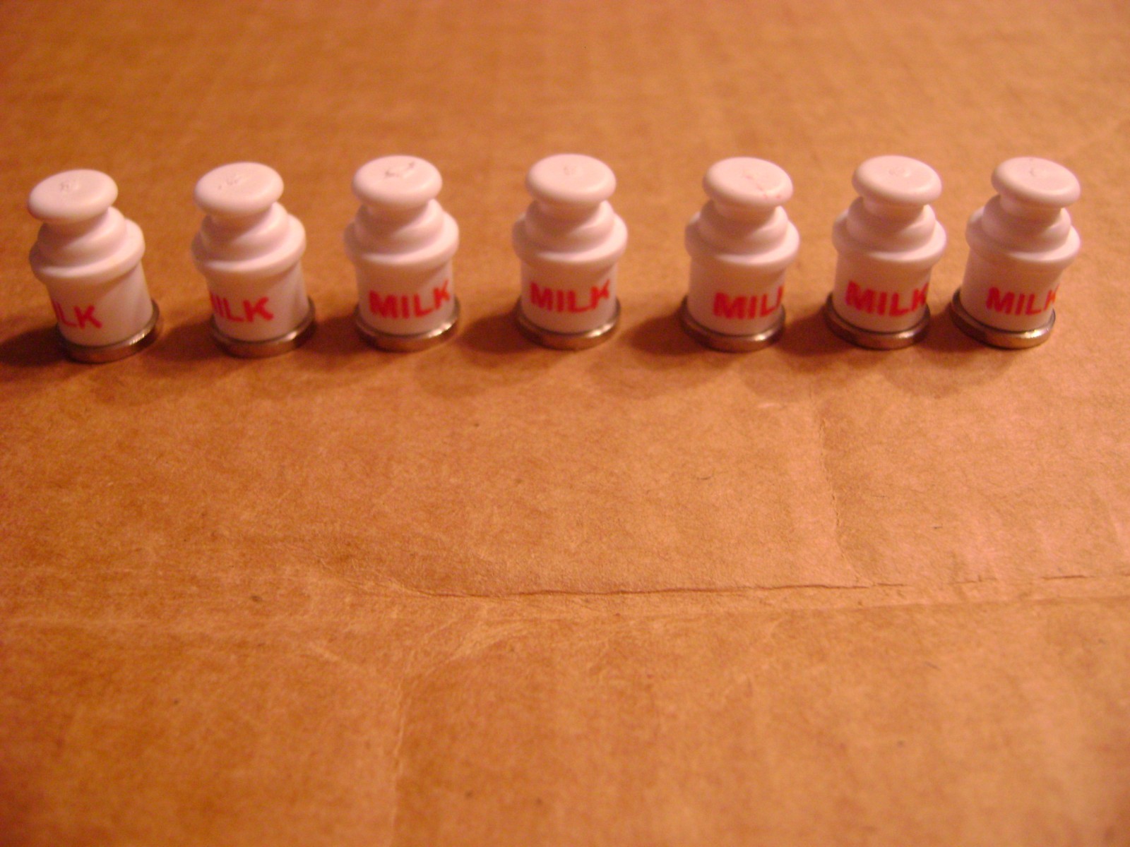 Lionel 3662-70 White Milk Cans- (pkg. of seven)