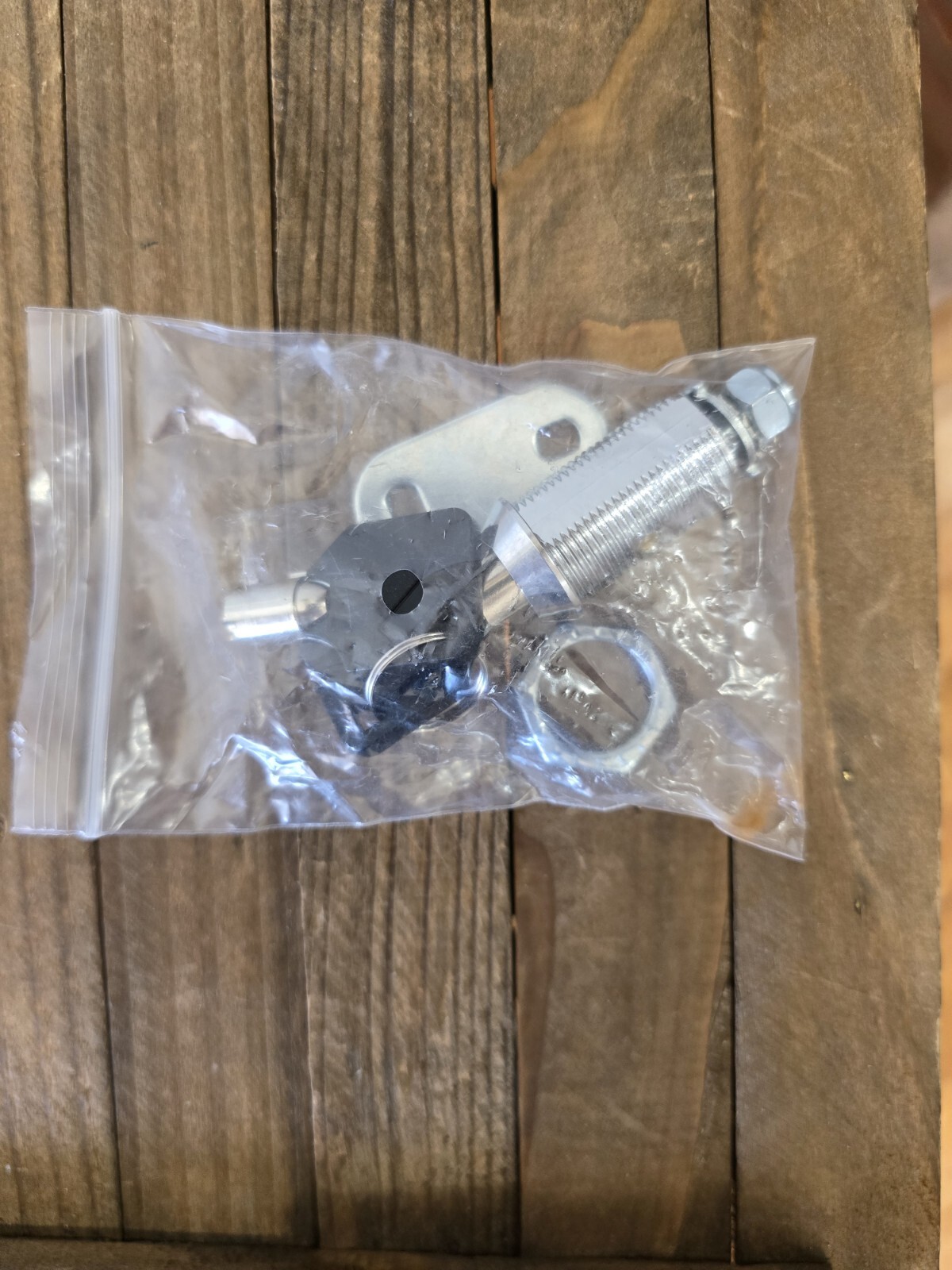 LOCK & KEY SET.