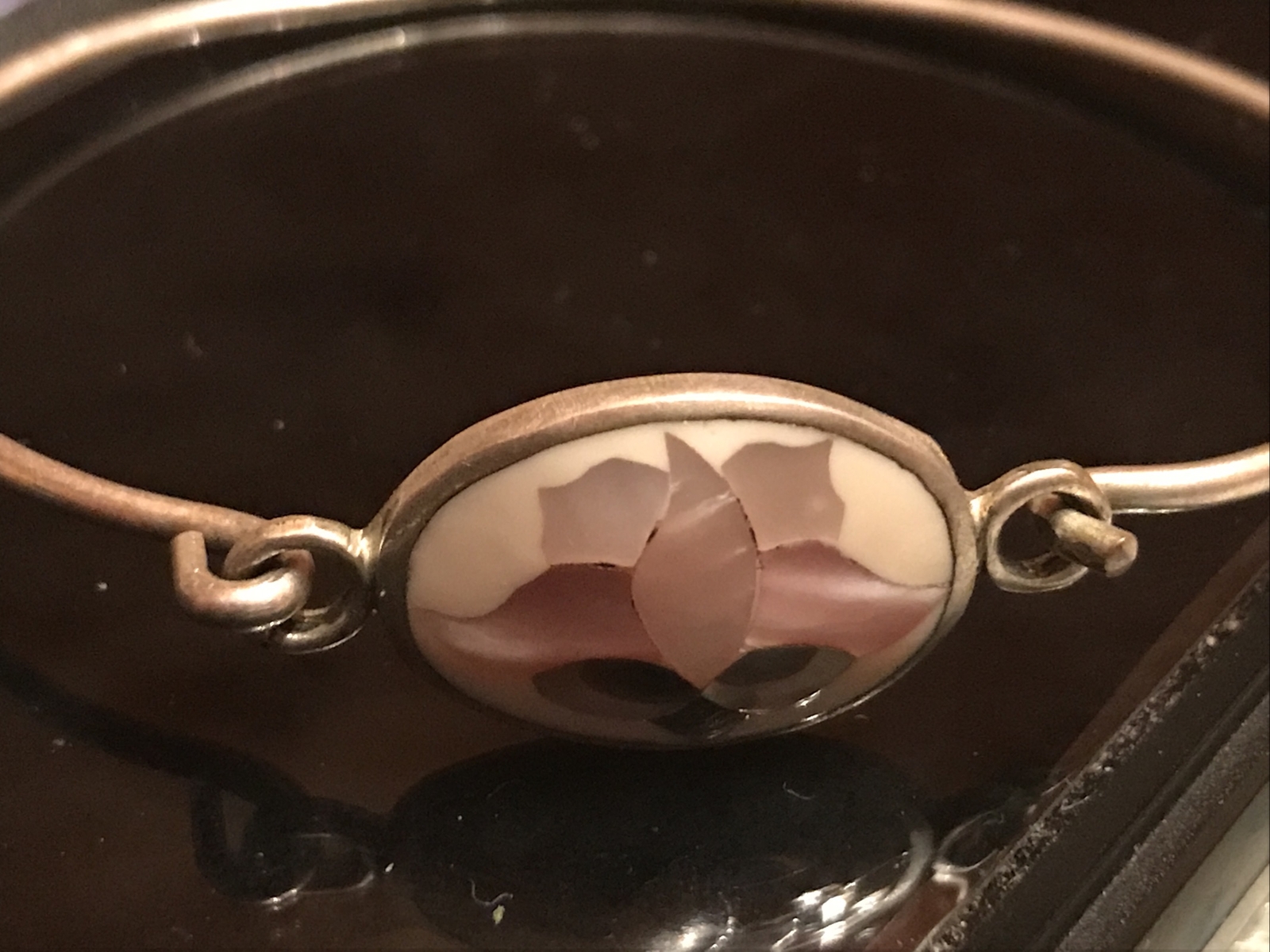 Alia silver bracelet With Clasp, Dainty And Beautiful. Flower Inset.