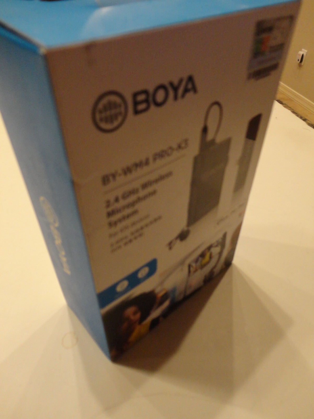 BOYA BY-WM4 PRO-K3 2.4 GHz WIRELESS MICROPHONE SYSTEM FOR LIGHTENING DEVICES IOS