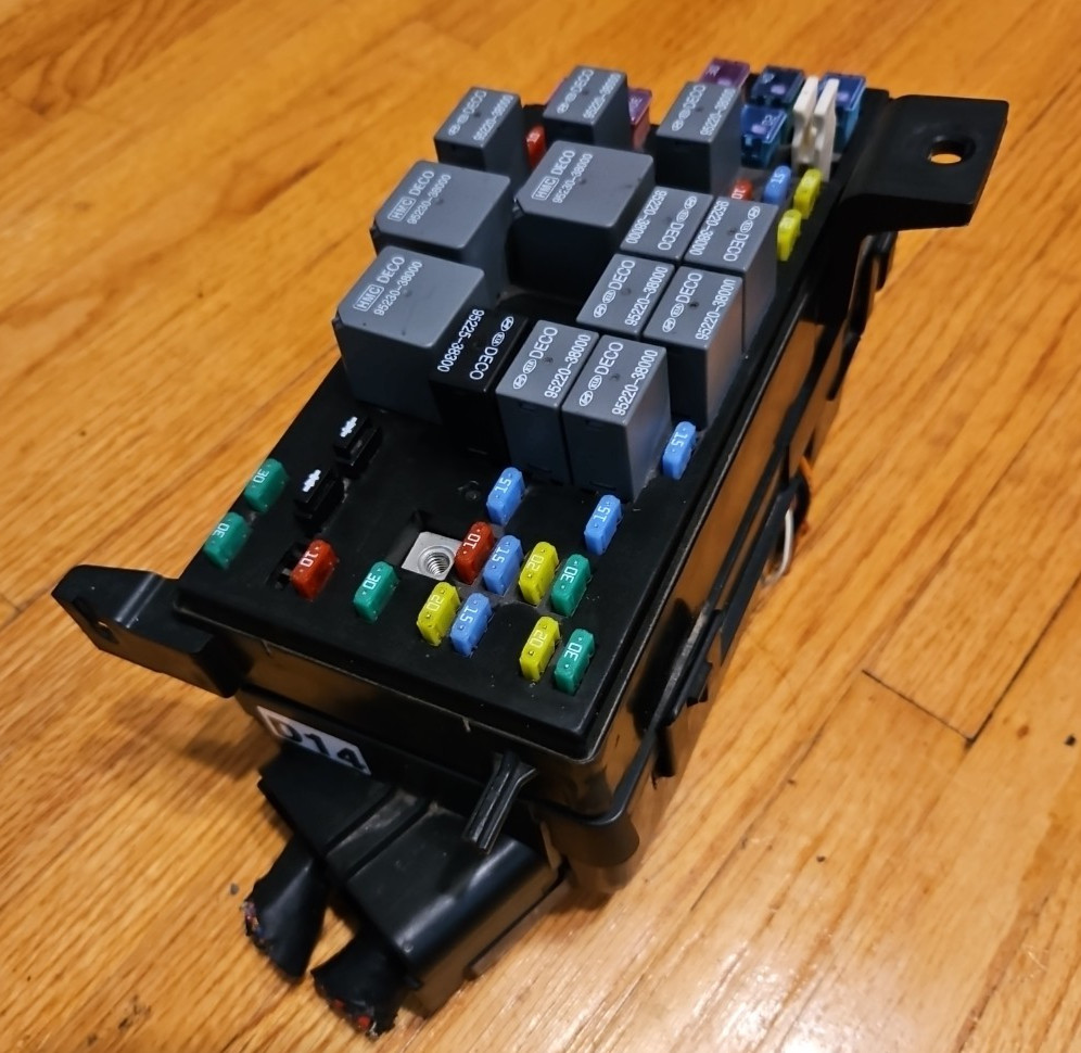 2002 - 2005 Hyundai Sonata Fuse Box Junction OEM 912203D301 Module