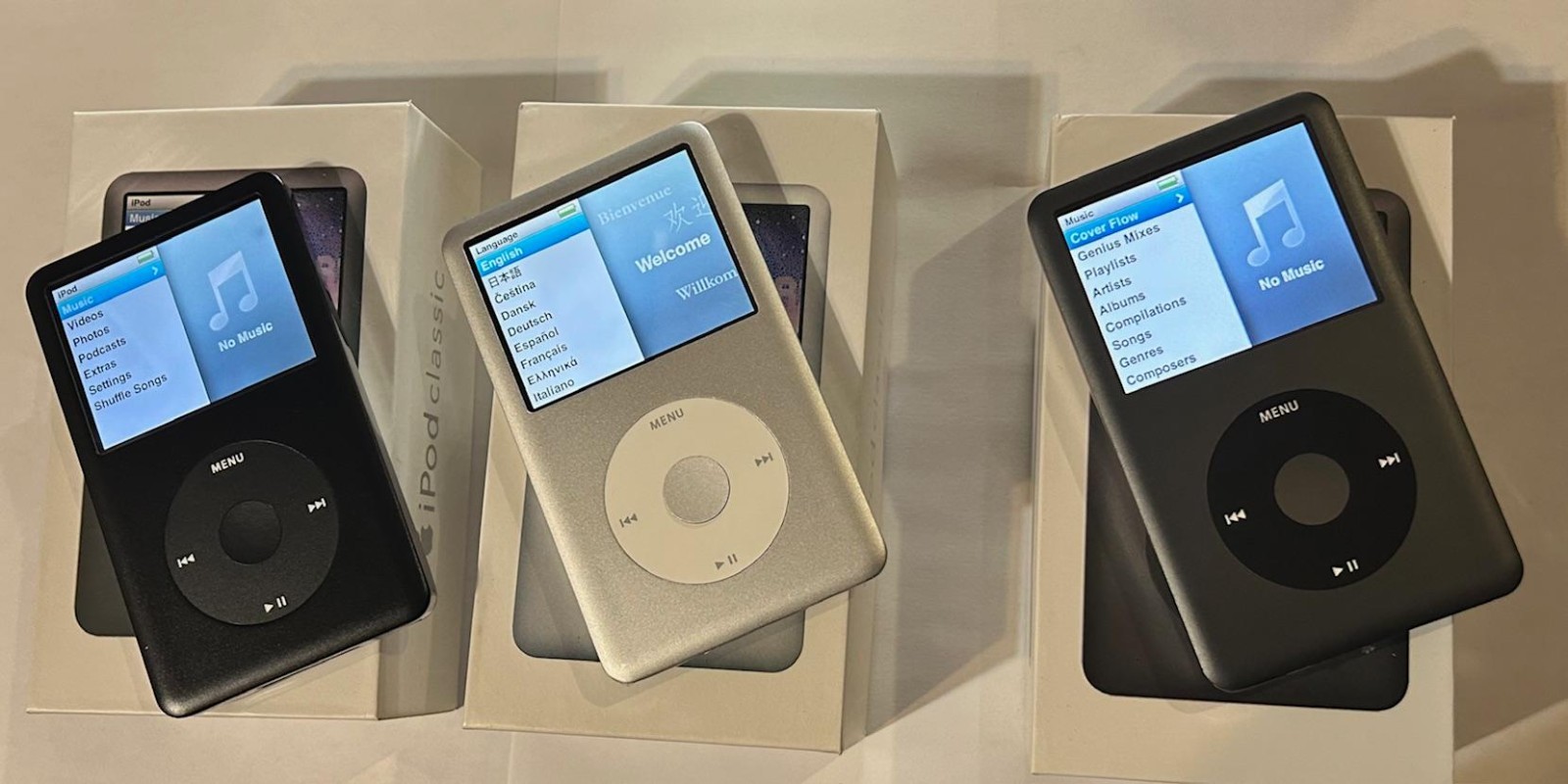 Apple iPod Classic 7th Generation 160GB w/ Accessories Taptic Haptic Feedback