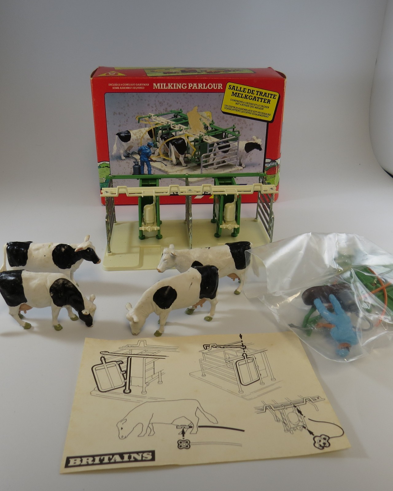 VINTAGE 1988 Britains 4710 Milking Parlour Set