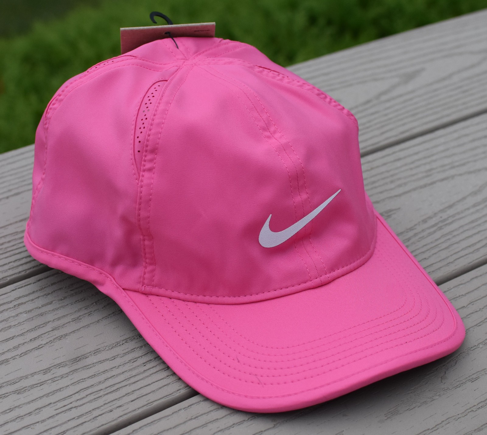 NWT NIKE Dri-Fit Club Featherlight Tennis/Running Adult Adj Hat-M/L  BRIGHT PINK