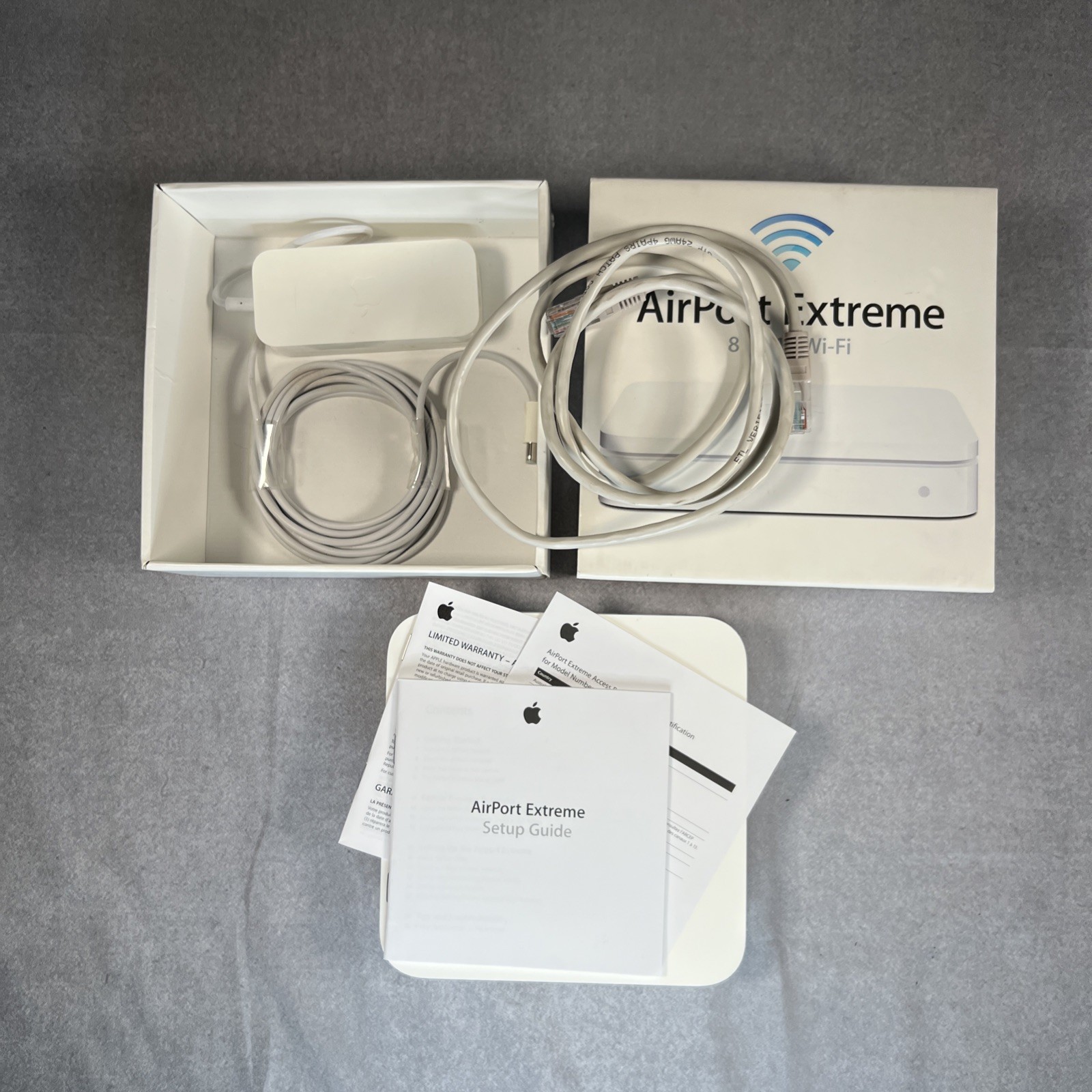 Apple Router (MD031LLA) Used -Good